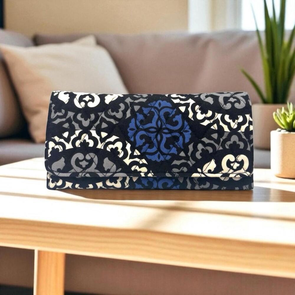 Vera Bradley Canterbury Cobalt Trifold Wallet Magnetic Closure Blue Gray Paisley
